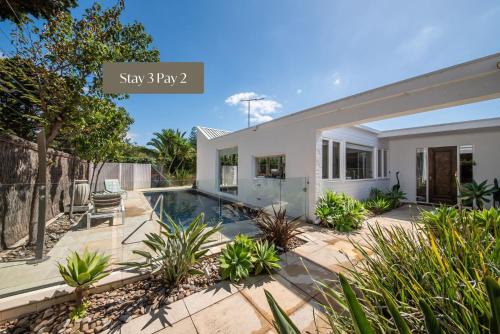 Portsea House | Skomer House Portsea with gas heated pool. Steps to beach and Portsea Pub