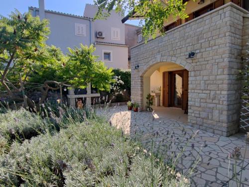Orlec Apartment | Skulka Apartment - Cres Island