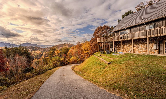 Bryson City House | Sky Bear Lodge