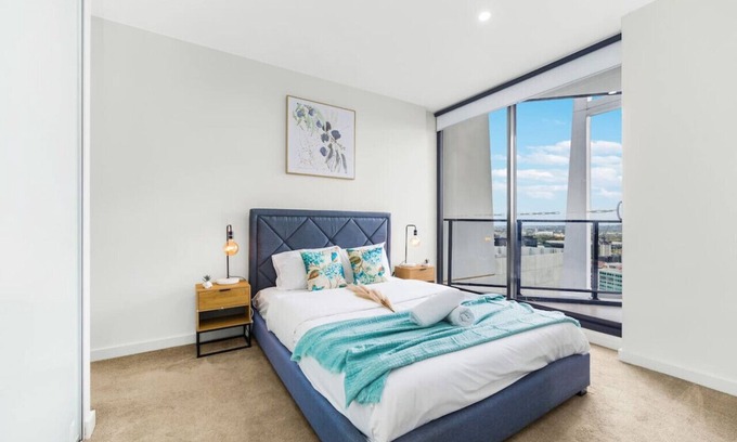 Parramatta CBD Apartment | Sky-City-2 mins to Train & Shopping& Everything