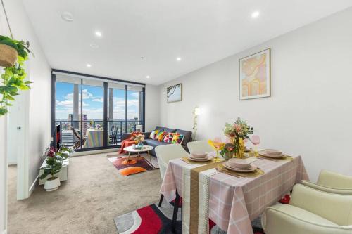 Parramatta Apartment | Sky-City Apt 3 min to Train & Shopping& Everything