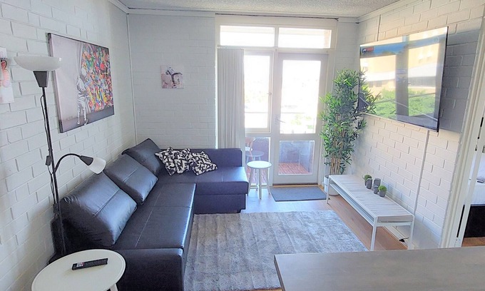 Fremantle Apartment | Sky High on Arundel Apartment - 4 minutes walk from the Fremantle Markets