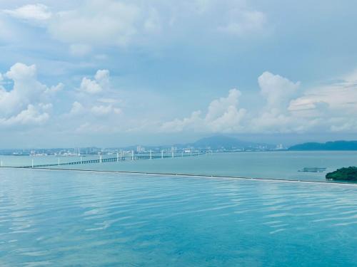 Kampung Sungai Nibong Apartment | Sky Pool Luxury Stay Sea View Bayan Airport