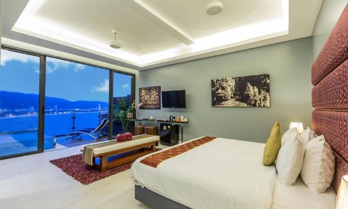 Patong Resort | Sky Suites with Balcony (007)
