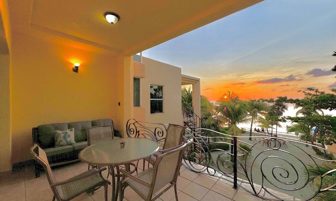 West Bay House | Sky View Condo #1 @ Coral Sands, West Bay Beach