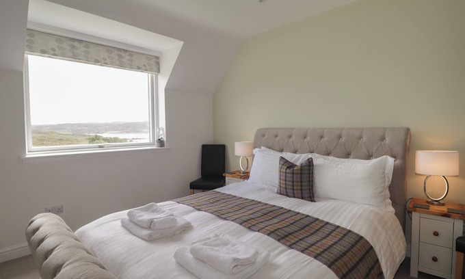 Heast House | SKYE RETREAT, character holiday cottage, with a garden in Broadford