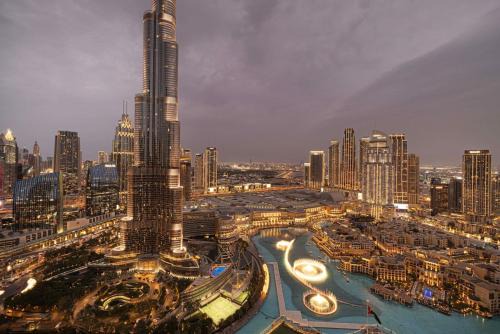 Downtown Dubai Apartment | SkyHigh 2BR Burj Views Steps to Dubai Mall