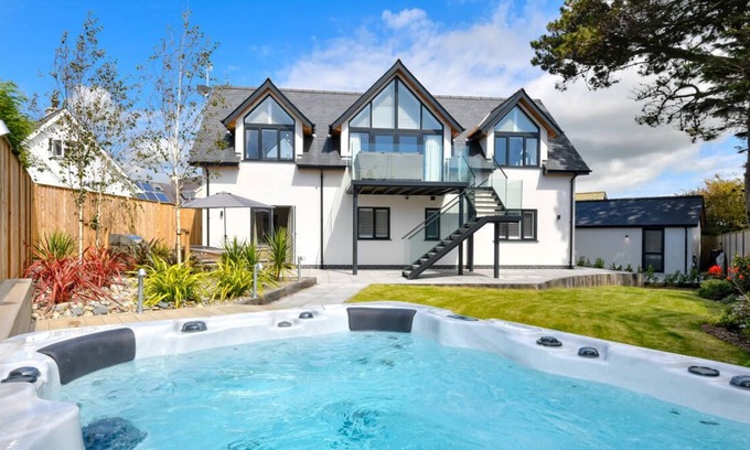 Abersoch House | Skylark in the beautiful Pwllheli