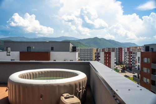Brasov Apartment | Skylark - Vancouver Penthouse Premium with Jacuzzi and Panoramic View