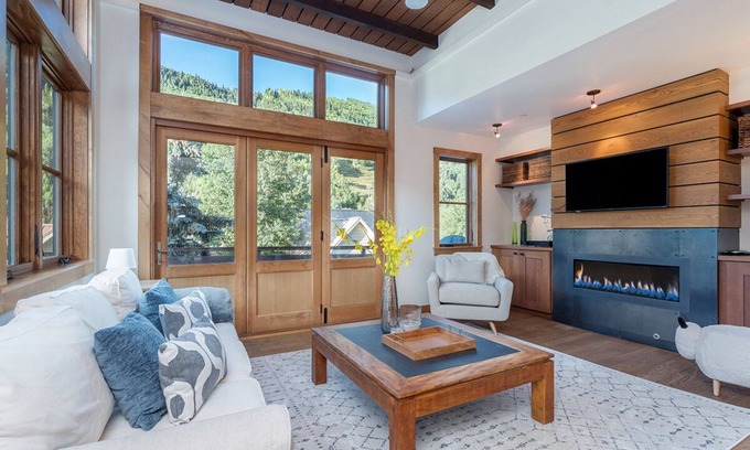 Telluride Condo | SKYLINE AT MERIBEL- A Luxe, Contemporary Downtown Condo by Shops, Restaurants, S