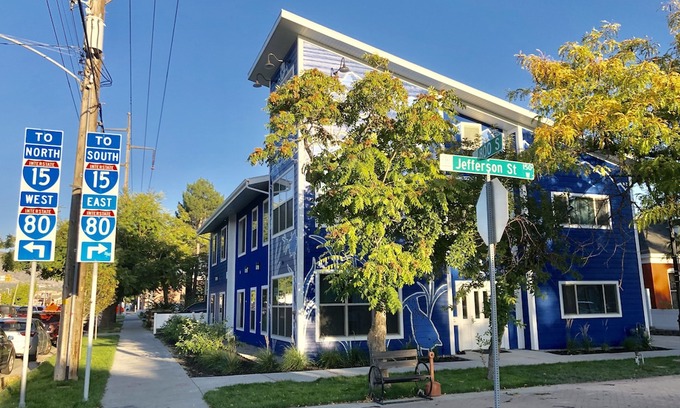 People's Freeway Hotel | SLC Hostel
