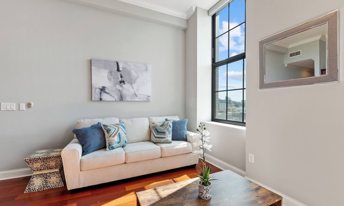 Olde Kensington Apartment | Sleek 1BR w/Rooftop Amenities