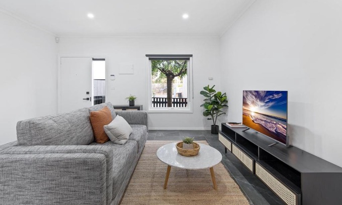 Clifton Hill House | Sleek 2-Bed Terrace near Local Parks