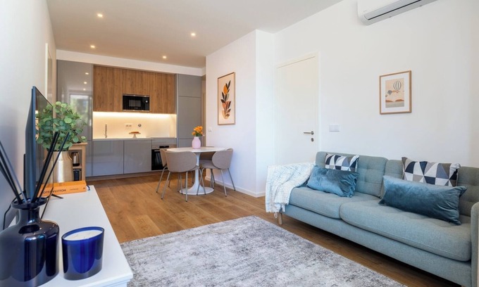 Leca da Palmeira Apartment | Sleek and Modern Flat w/Private Garage by HostWise