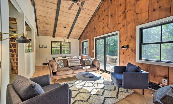 Wilmington Cabin | Sleek Cabin w/Deck, 8 Miles to Mount Snow & Hikes
