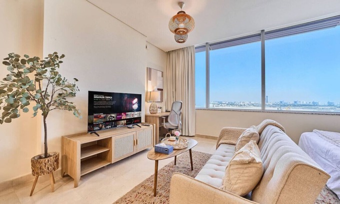 Bur Dubai Apartment | Sleek DIFC Studio: Perfect for Business & Leisure