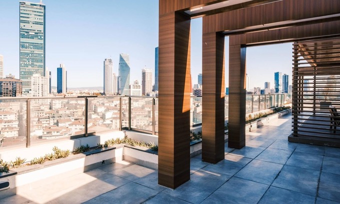 Celiktepe Mahallesi Apartment | Sleek Flat in Kagithane with Terrace