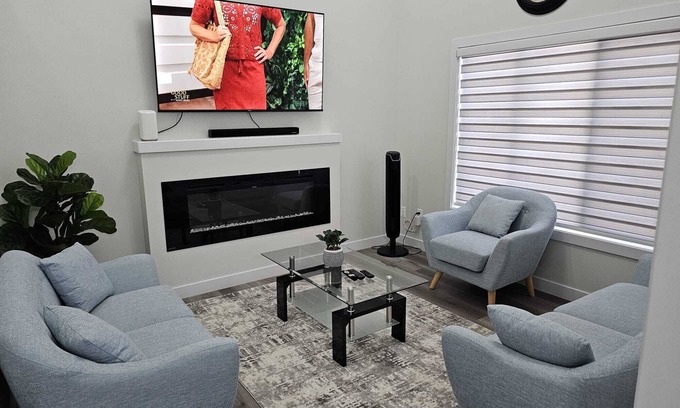 Southwest Edmonton House | Sleek Home in Trendy Community with great views, full kitchen, & strong Wi-Fi.