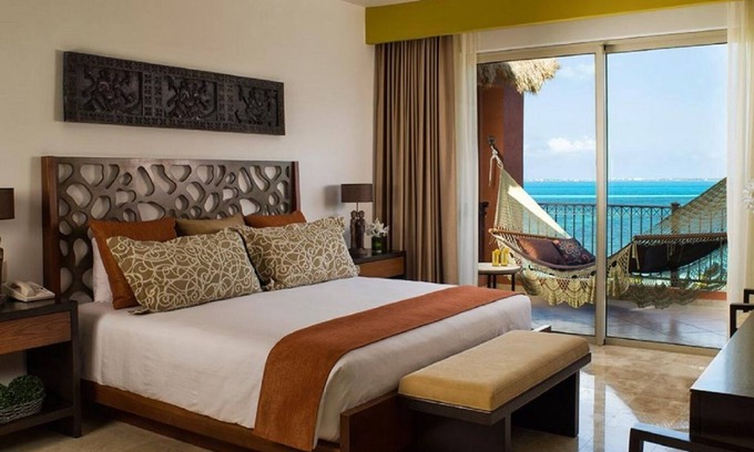 Playa Mujeres Resort | Sleek Sophistication: Experience Luxury in a 3 Bedroom Loft, Villa del Palmar