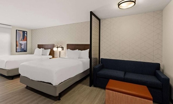 Waco Hotel | Sleek Suite for Guests Seeking Comfort Near Magnolia Market – Few Min