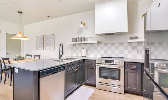 Vineyard Condo | Sleek Vineyard Condo w/Access to Community Pools