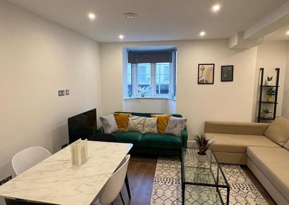 Vauxhall Apartment | Sleep 10 London Chelsea Bridge Tower bridge WRC