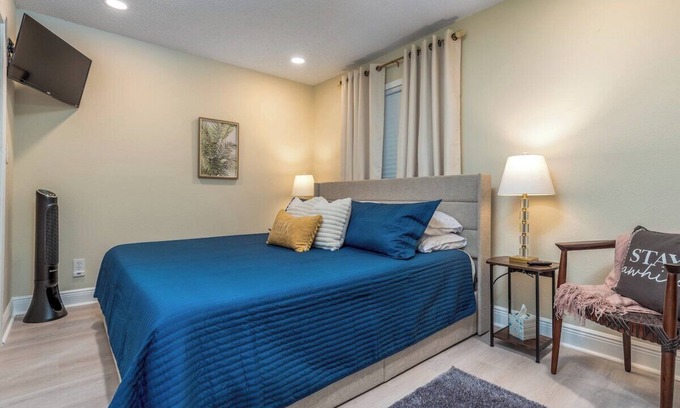 Daphne Condo | Sleep 4 | King Bed | Golf Course