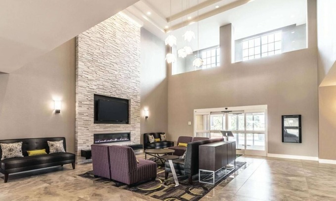 Arlington Hotel | Sleep by the Thrills: 2 Cozy Hotel Rooms Near Six Flags & AT&T Excitement!