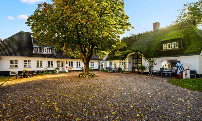 Steinberghaff Apartment | Sleeping Beauty I - wood-burning stove, 2 shower rooms, washing machine, terrace, garden furniture