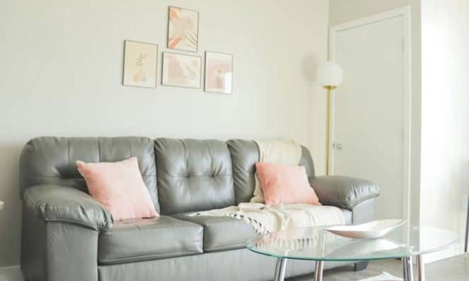 Downtown Des Moines Apartment | Sleepover: Elegant 1BD/1BA + Gym - Downtown Des Moines
