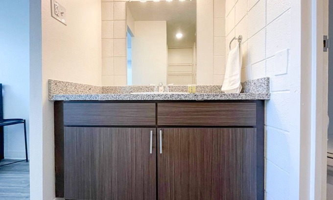 Mount Auburn Apartment | Sleepover: Marvelous 1BD/1BA + Gym - Cincinnati