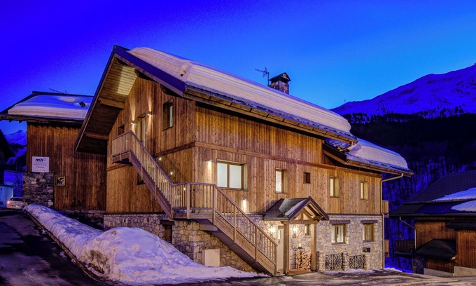 Meribel Ski Chalet | Sleeps 12-14 with indoor Hot Tub and large Sauna