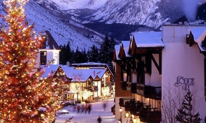 Vail Ski Chalet | Sleeps 12! Ski-In/Ski-Out Chalet + Views