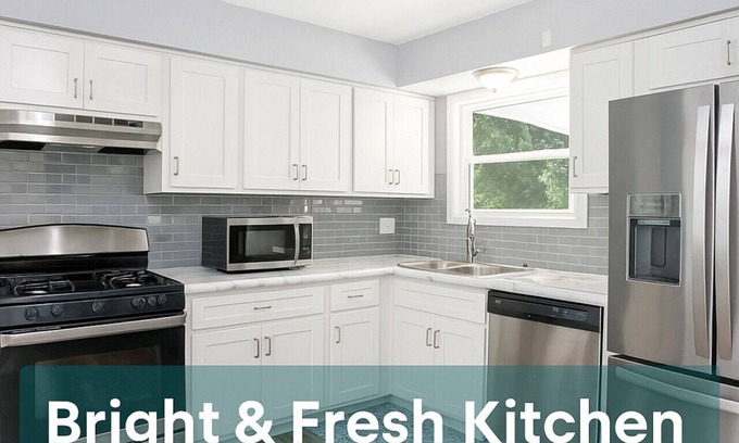 Maryland Heights House | Sleeps 13, 10 min to Airport