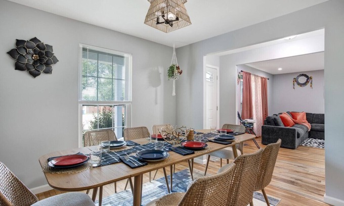 Maryland Heights House | Sleeps 13, 10 min to Airport