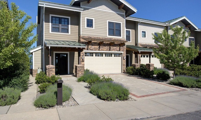 Sandpoint House | Sleeps 14, Lakefront, Beach - Seasons at Sandpoint
