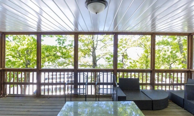 Osage Beach House | Sleeps 16 Stay & Play at Backwater Jacks! Private!