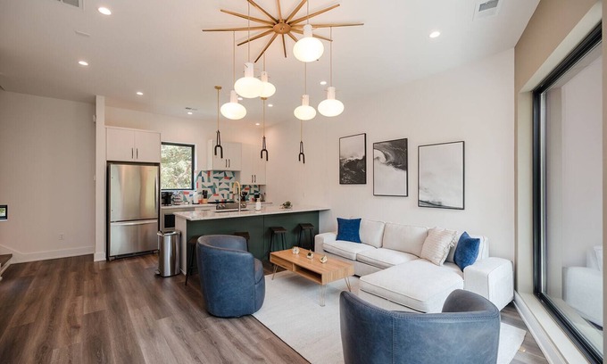 Wilmington House | Sleeps 16! TWO Rooftops + TWO Brand New Adjoined Townhomes in Central Wilmington! Multi Unit