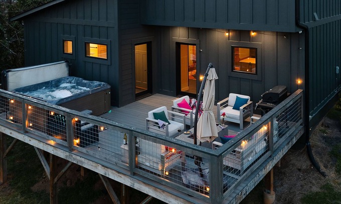 Asheville House | Sleeps 18! Fire Pit, Hot Tub & Game Room!