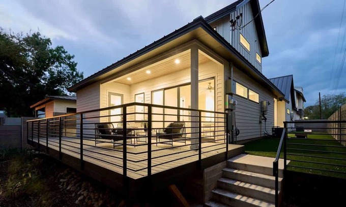 Riverside House | Sleeps 18 | MUST SEE! Pool & Chef’s Kitchen | Fun!