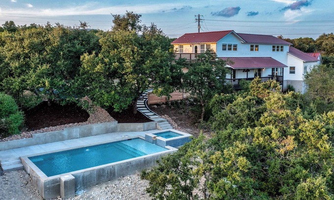 West Oak Hill House | Sleeps 20, Private Pool, Backyard, Luxurious Home!