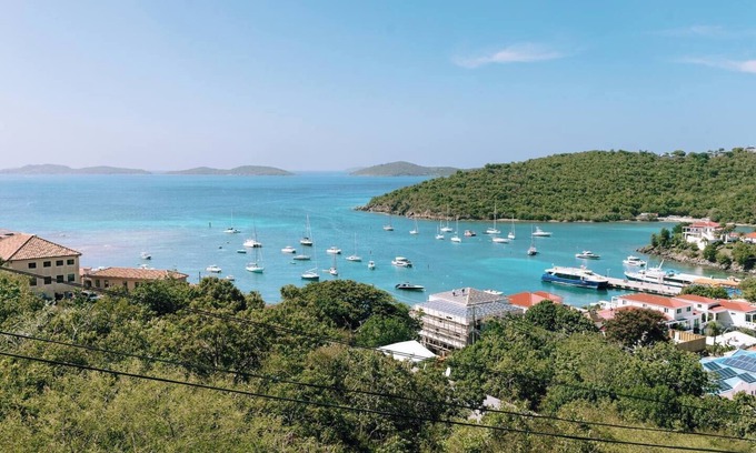Contant Farms House | Sleeps 20/The Flamingo House/walk to town +beach