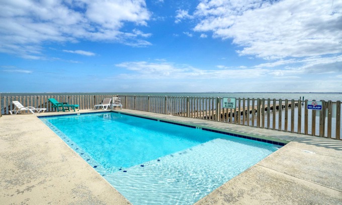 Flour Bluff House | Sleeps 31 | 2 Homes w/Boat Dock + Waterfront Pool | Laguna Village Getaway