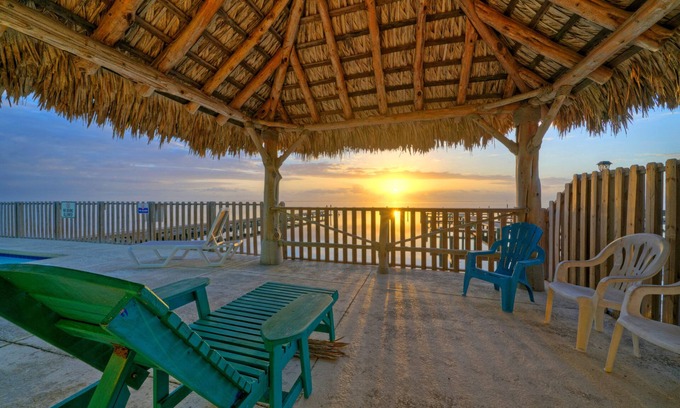 Flour Bluff House | Sleeps 54, 4 Bayfront Homes | Boat Dock, Waterfront Pool, Views | Laguna Village
