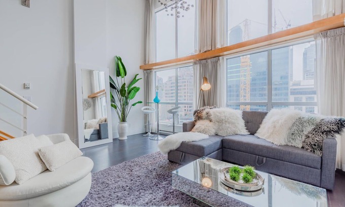 Downtown Vancouver Apartment | Sleeps 6/Beautiful Loft in DT Vancouver
