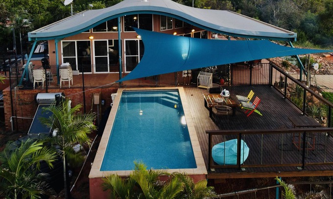 Broome House | Sleeps 7 Absolute Sea Views in Water Bank - Coconut Wells
