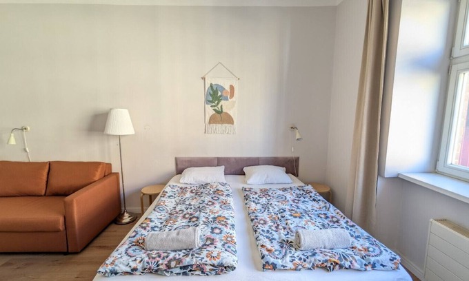 Zizkov Apartment | Sleeps 7 flat by tram Zizkov