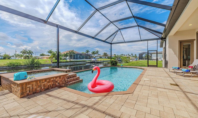 Pelican Villa | Sleeps 8 - Heated pool - Hot tub - Gulf Access