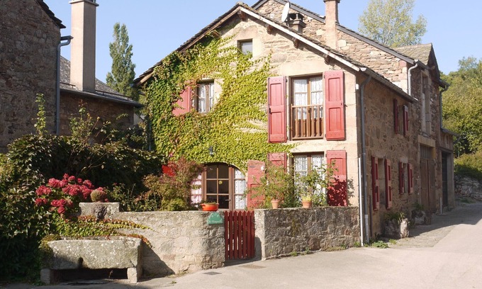 Castelnau-Pegayrols House | Small house in pretty medieval village near Millau