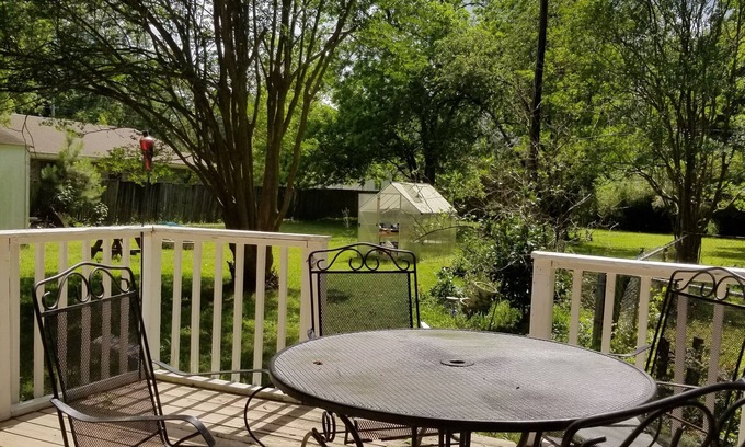 Charleston Cottage | Small private home on quite street just a short distance to downtown Charleston.